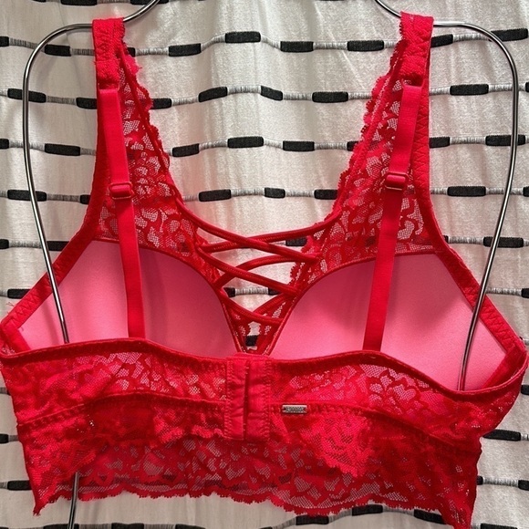 VS PINK Push-Up Red Bra - Size Medium - Picture 4 of 11